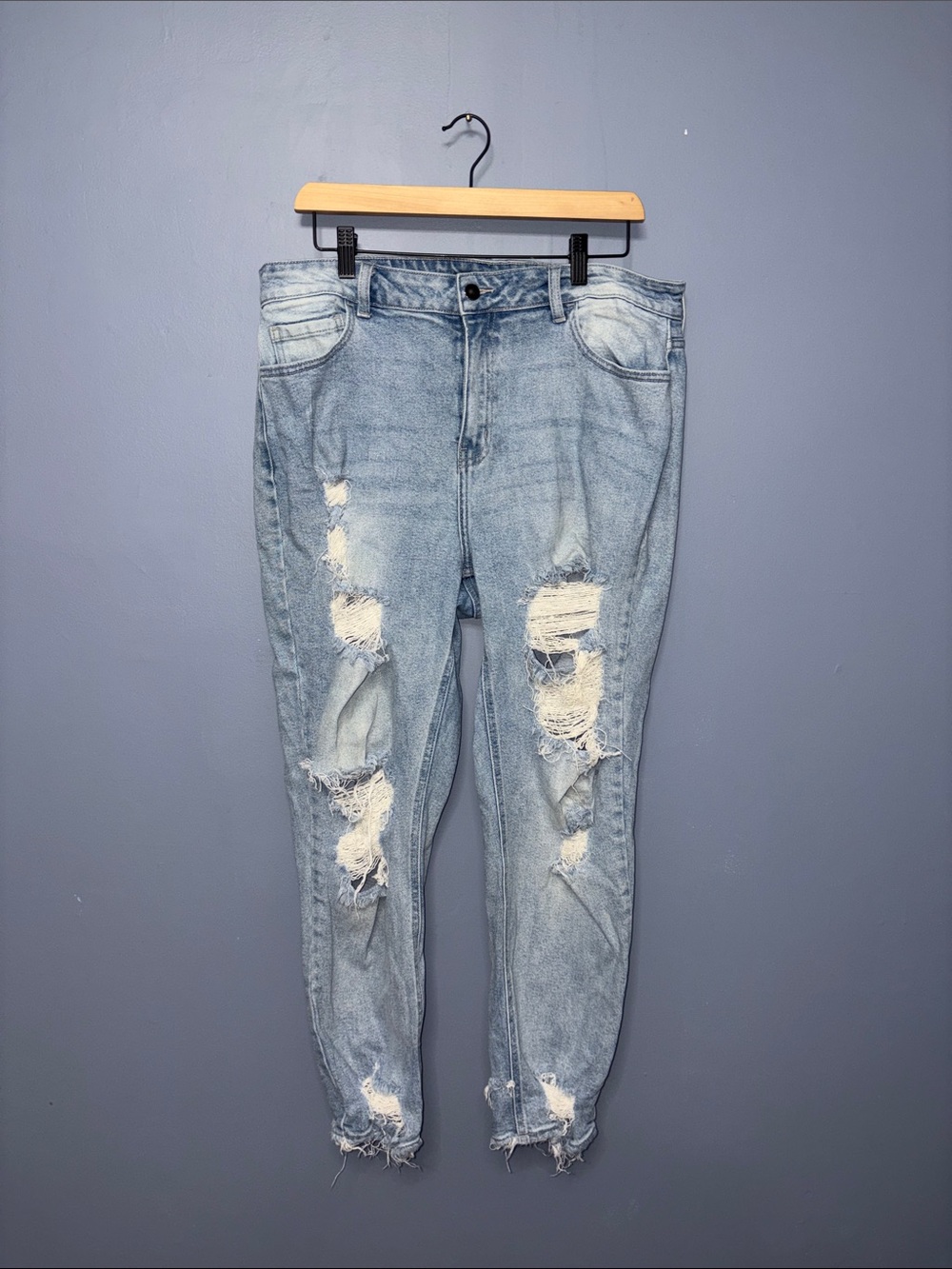 Fashion Nova • Distressed Jeans